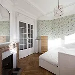 Cosy By The Seine