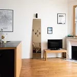 Bright apt with wifi near Sacré Coeur