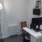 * Moulin Rouge Getaway * 1Br + Desk + Gym Weights