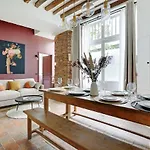 One-Of-A-Kind Spacious Home In Le Marais