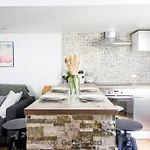 Charming Flat In The Heart Of Le Marais- Gethosted