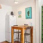 Radiant&Charming Studiopoissonnieregare De L\'Est