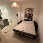 Quiet And Charming 30 M Apartment
