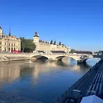 Cosy Flat In Le Marais Paris