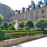 Modern Cozy Flat In The Marais Parking