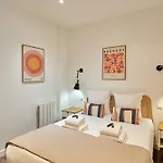 Apartment 2 Bedrooms Center Of Paris