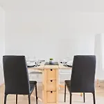 1 Bedroom Apartment Quartier Austerlitz Free Netflix