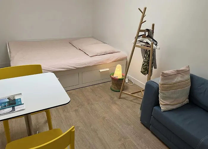 Paris Studio Near Eiffel Tower + Arc De Triomphe
