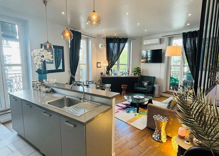 Modern Cozy Flat In The Marais Parking