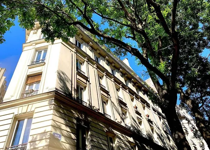 Appartement Haussmanien Au Coeur Du Village Montmartre !