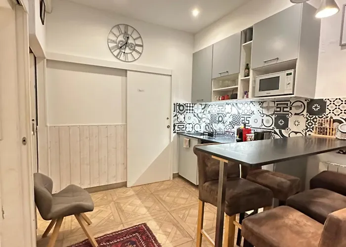 Charles V Marais Apartment