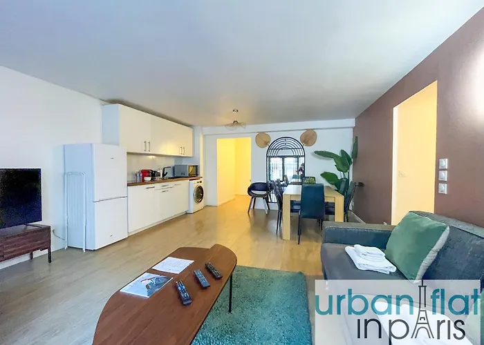 Urban Flat 194 - Spacious 3 Bedroom Montmartre