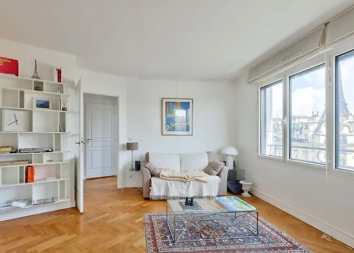 1Br Flat With Balcony View Of The Eiffel Tower