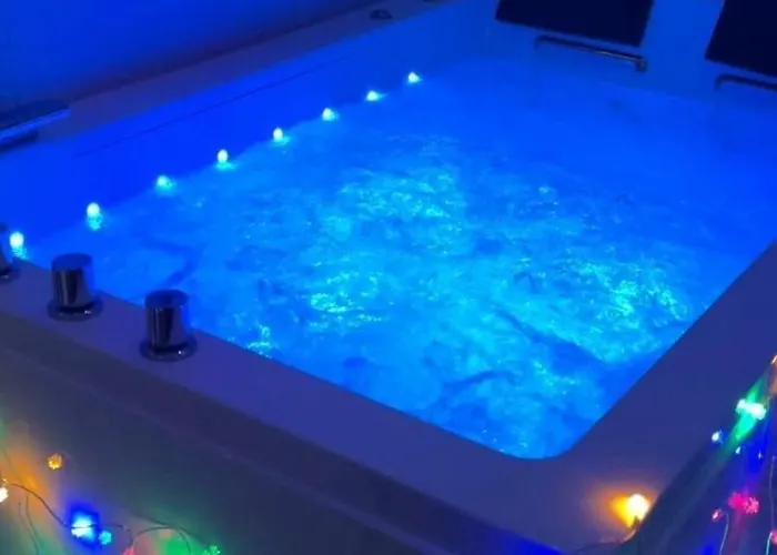 Apartment In Paris With Jaccuzzi