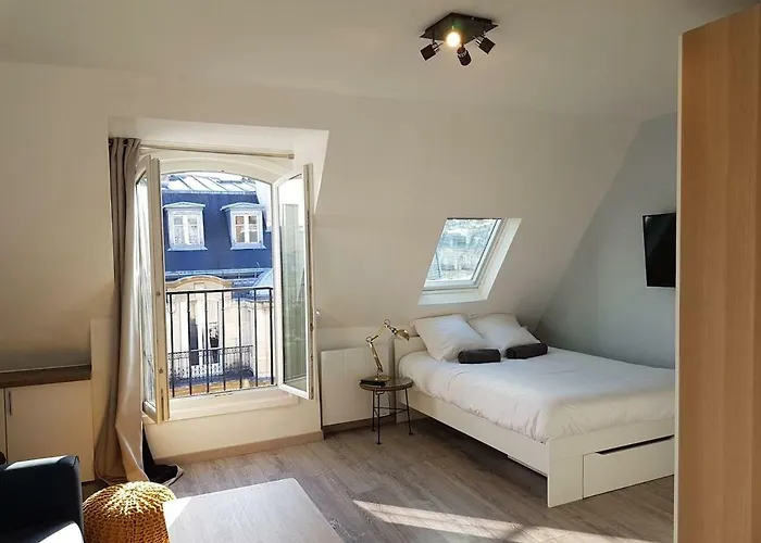Amazing Studio Eiffel Tower View Paris 16
