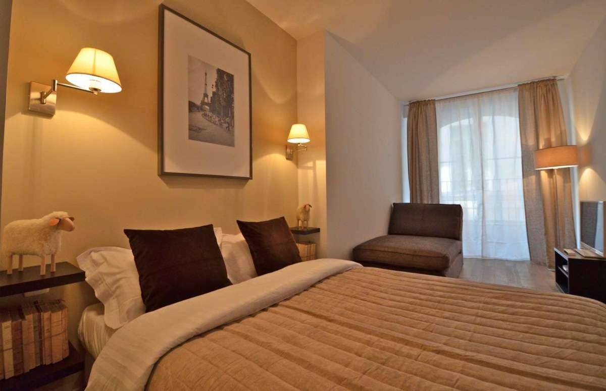 Bourbons Apartment *