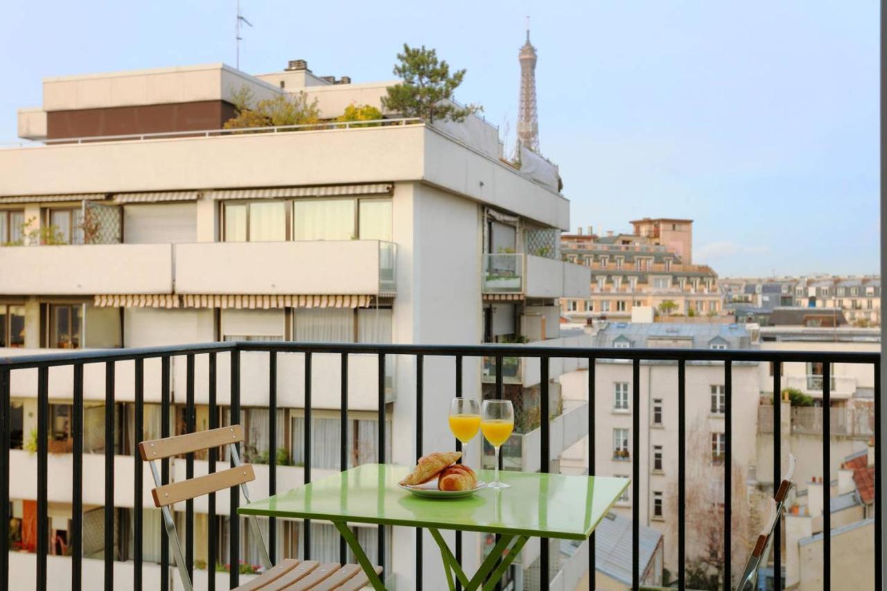 Balcony & Eiffel Tower View City * Paris