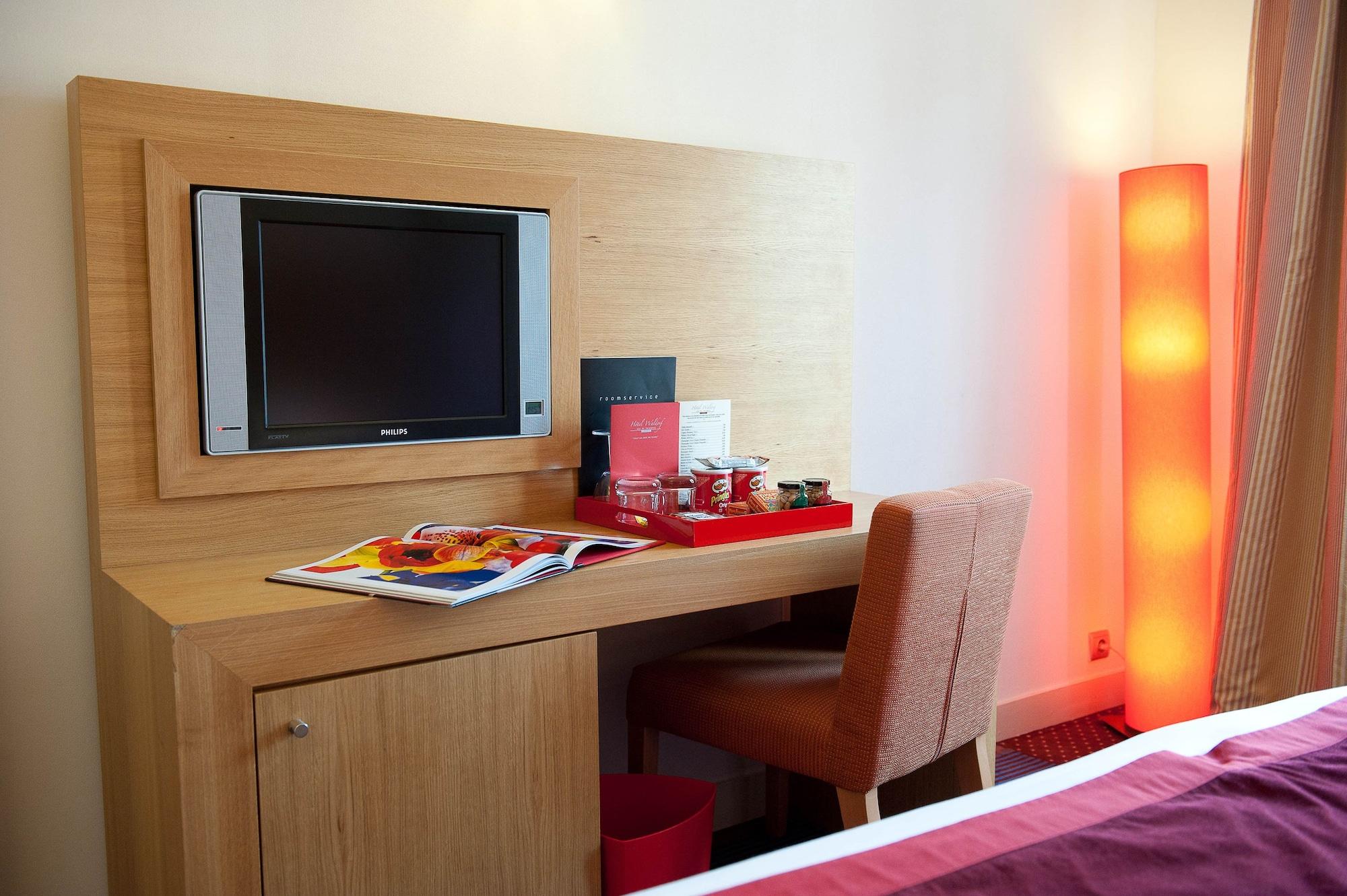 Westside Arc De Triomphe 4*