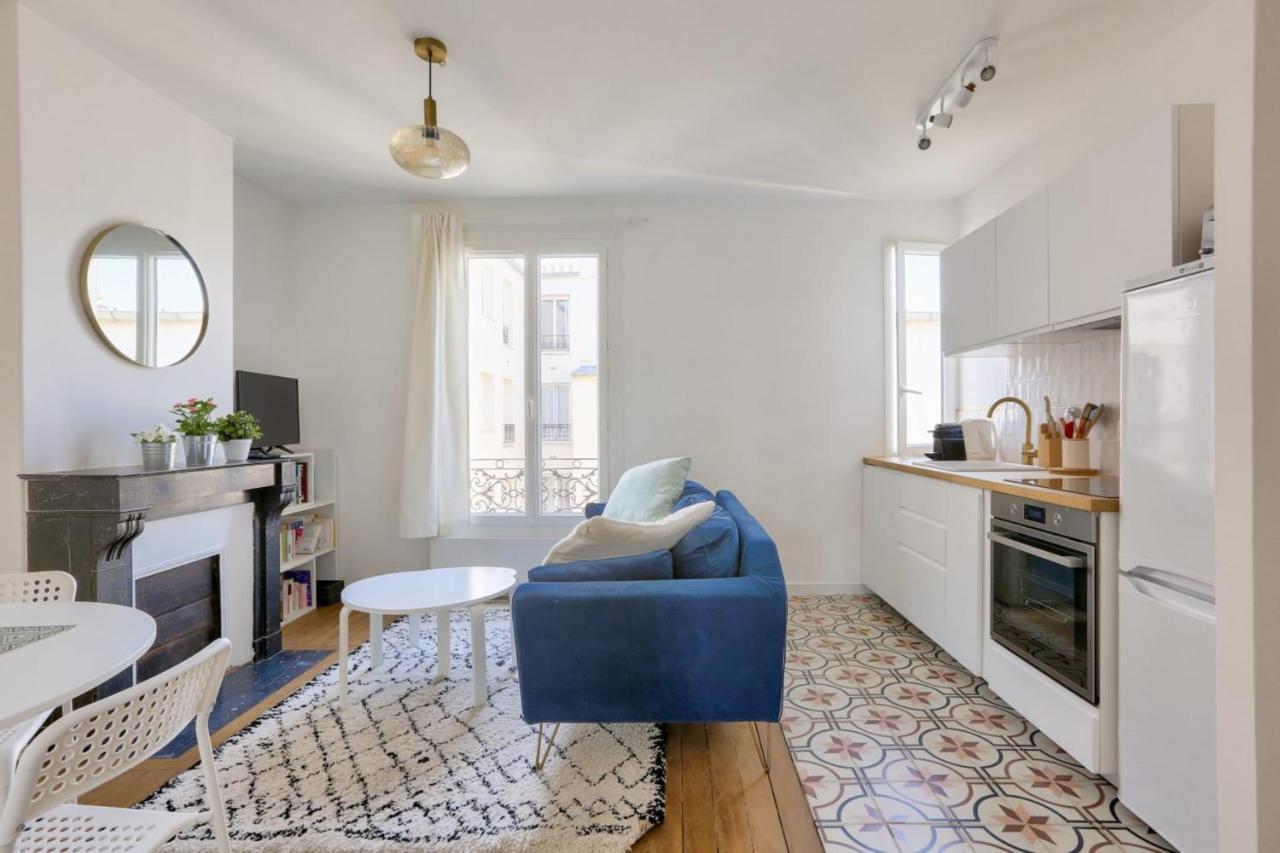 Apartment Charming With Balcony For 2 Paris