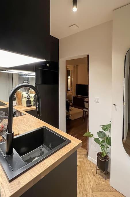 Why ? Why Montmartre ? Apartamento Paris