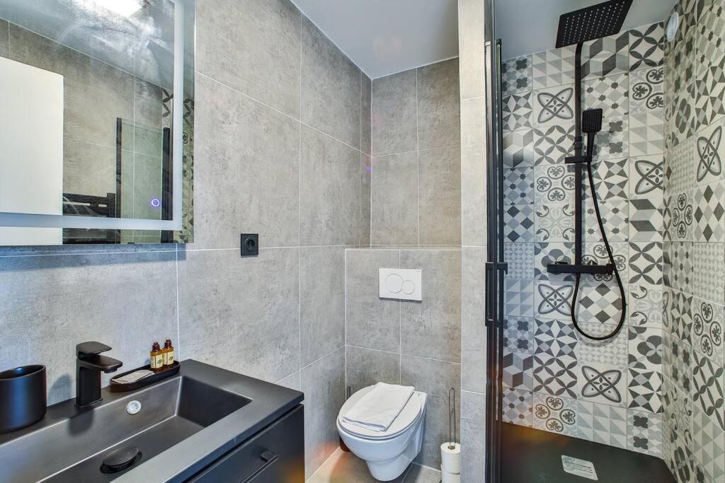 41.typical Parisian Flat#4pers#le Marais#beaubourg Apartment