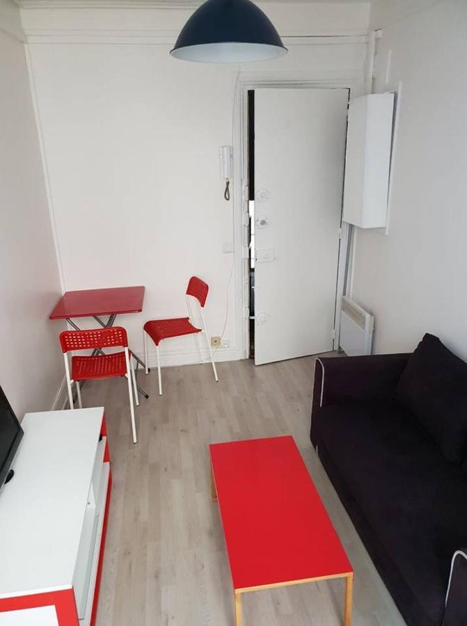 Apartment Cute And Quiet In Montmartre Paris
