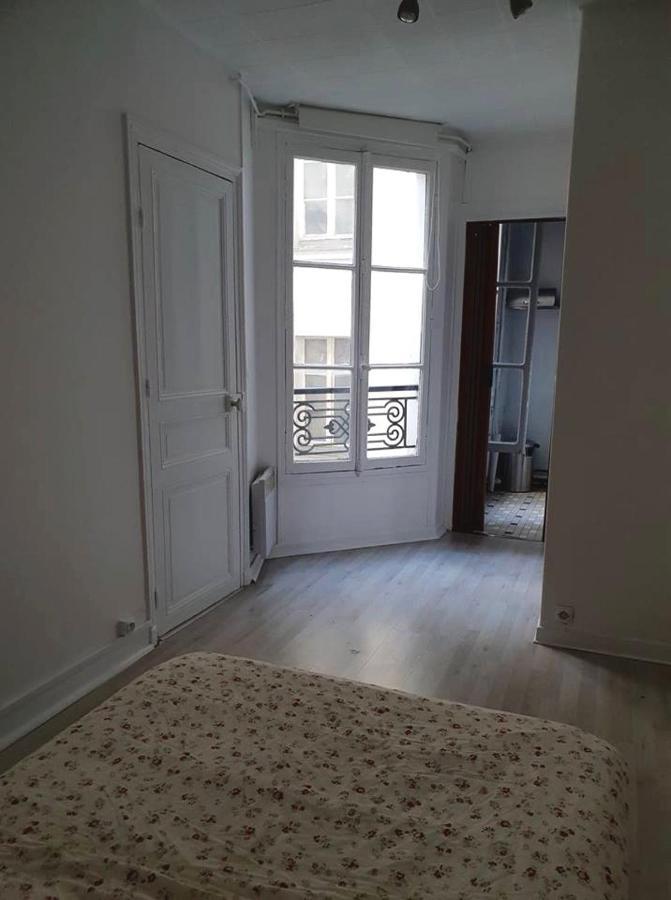 Cute And Quiet In Montmartre Apartment Paris