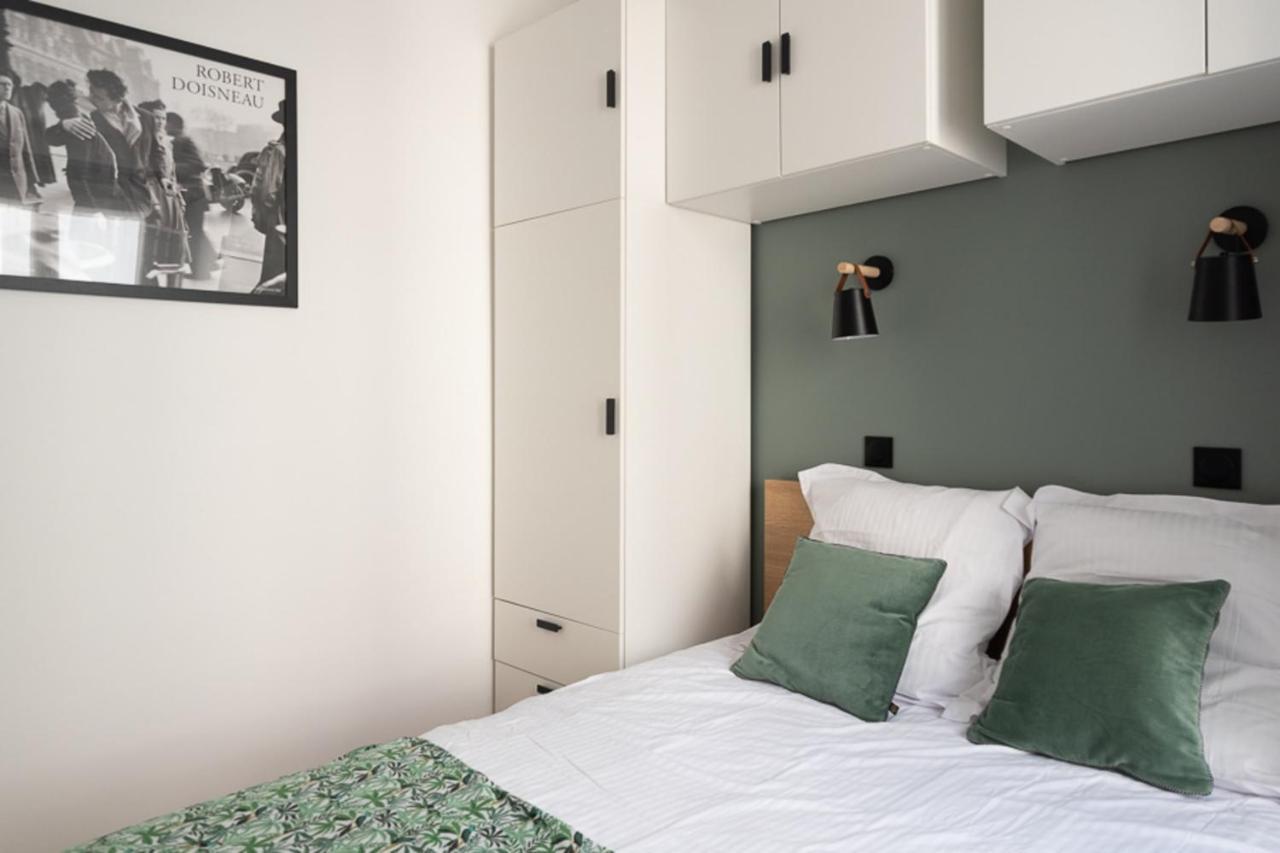 Very Bright Nest Close To Belleville Park Paris