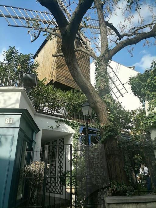 Apartment Avec Vue Exceptionnelle A Montmartre. *