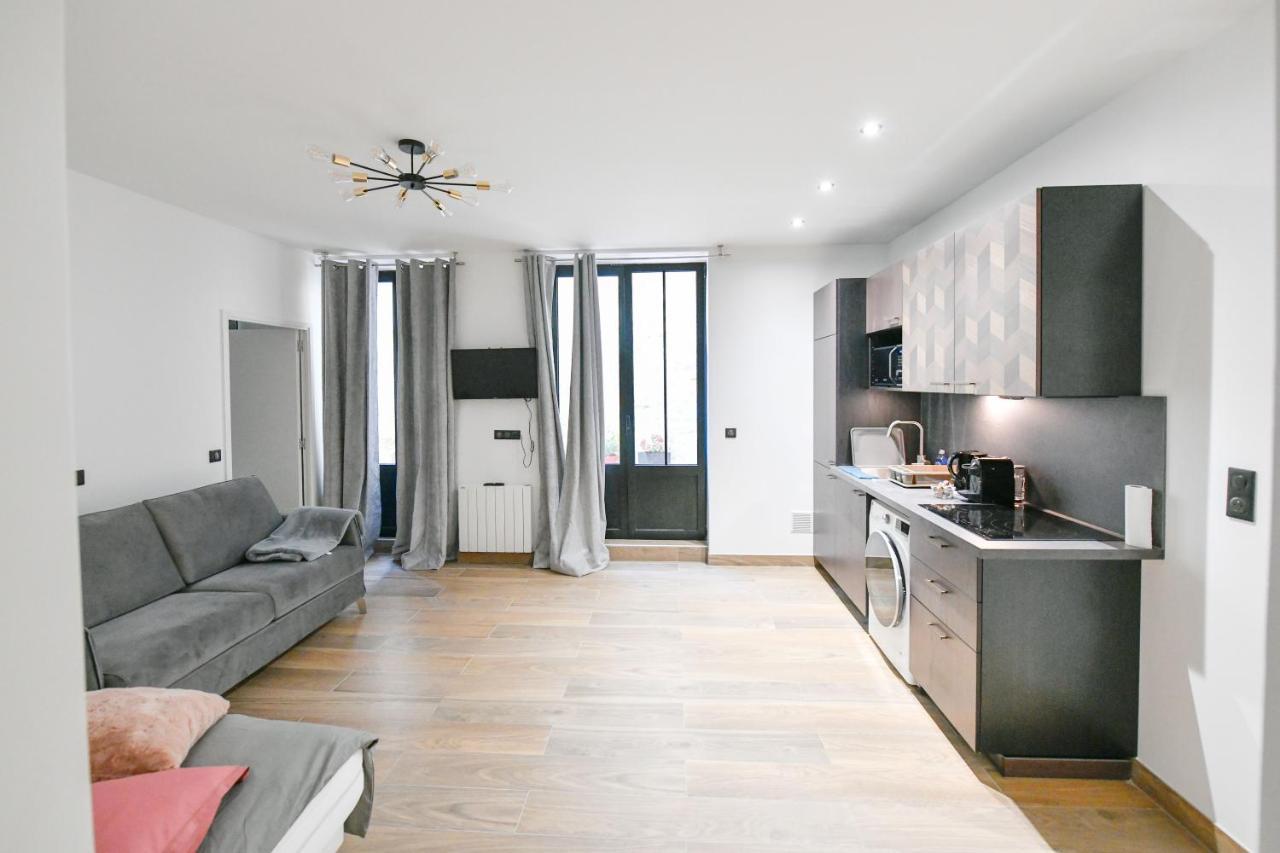 Le Charme De Montmartre - Patio Prive-sacre-coeur - Parking Gratuit - Metro Anvers Apartment