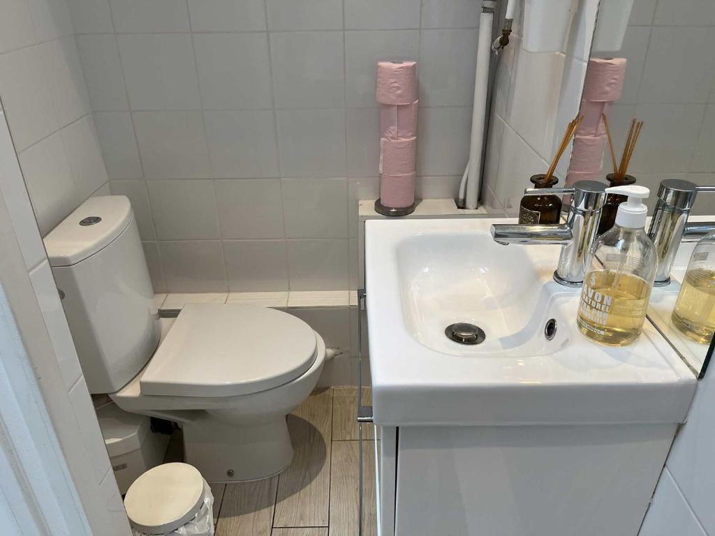 Homestay Studio Near Eiffel Tower + Arc De Triomphe Paris
