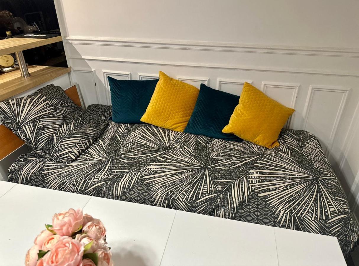 3 Pieces Champs-elysees, Ternes, Porte Maillot, 17eme Apartment