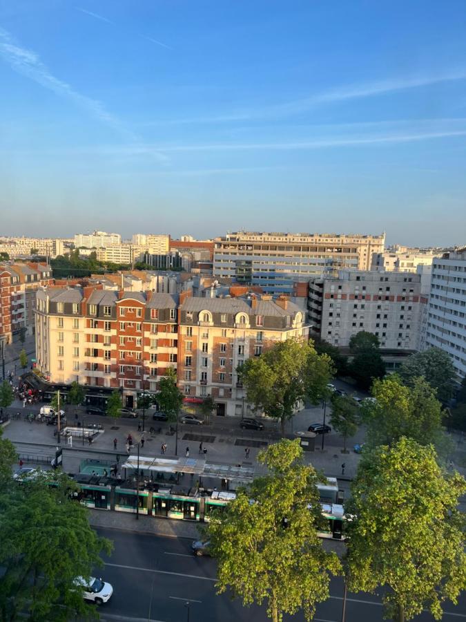 Guest house Guest In A Shared - Metro 7 And Tramway T3a Paris