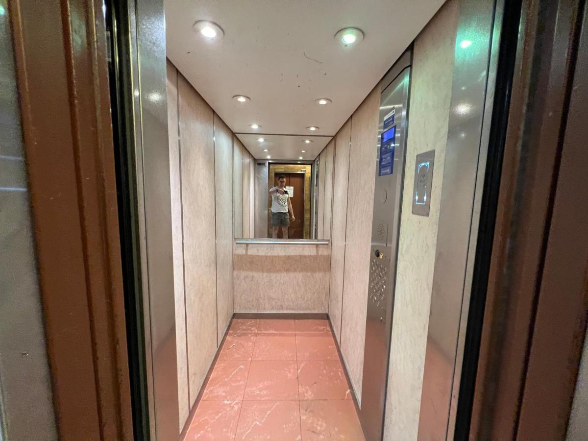 Guest In A Shared - Metro 7 And Tramway T3a Guest house *