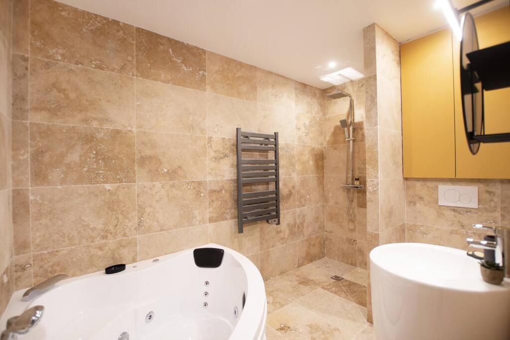 Luxury W/ Jacuzzi - Rex / Montorgueil Apartamento