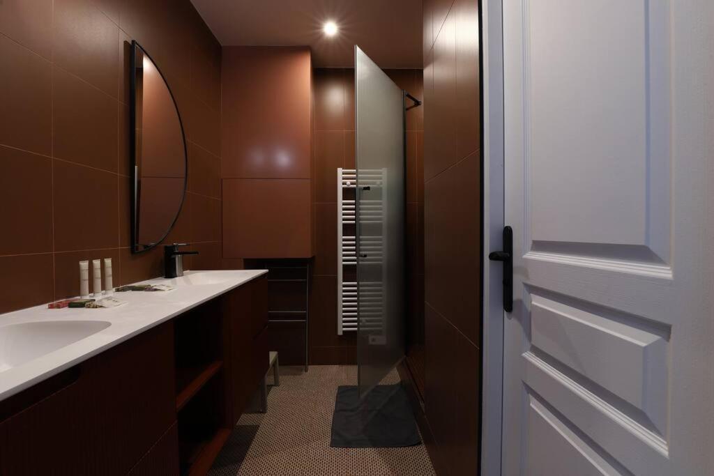 Sous Plex 6 Personnes - Paris 11 *