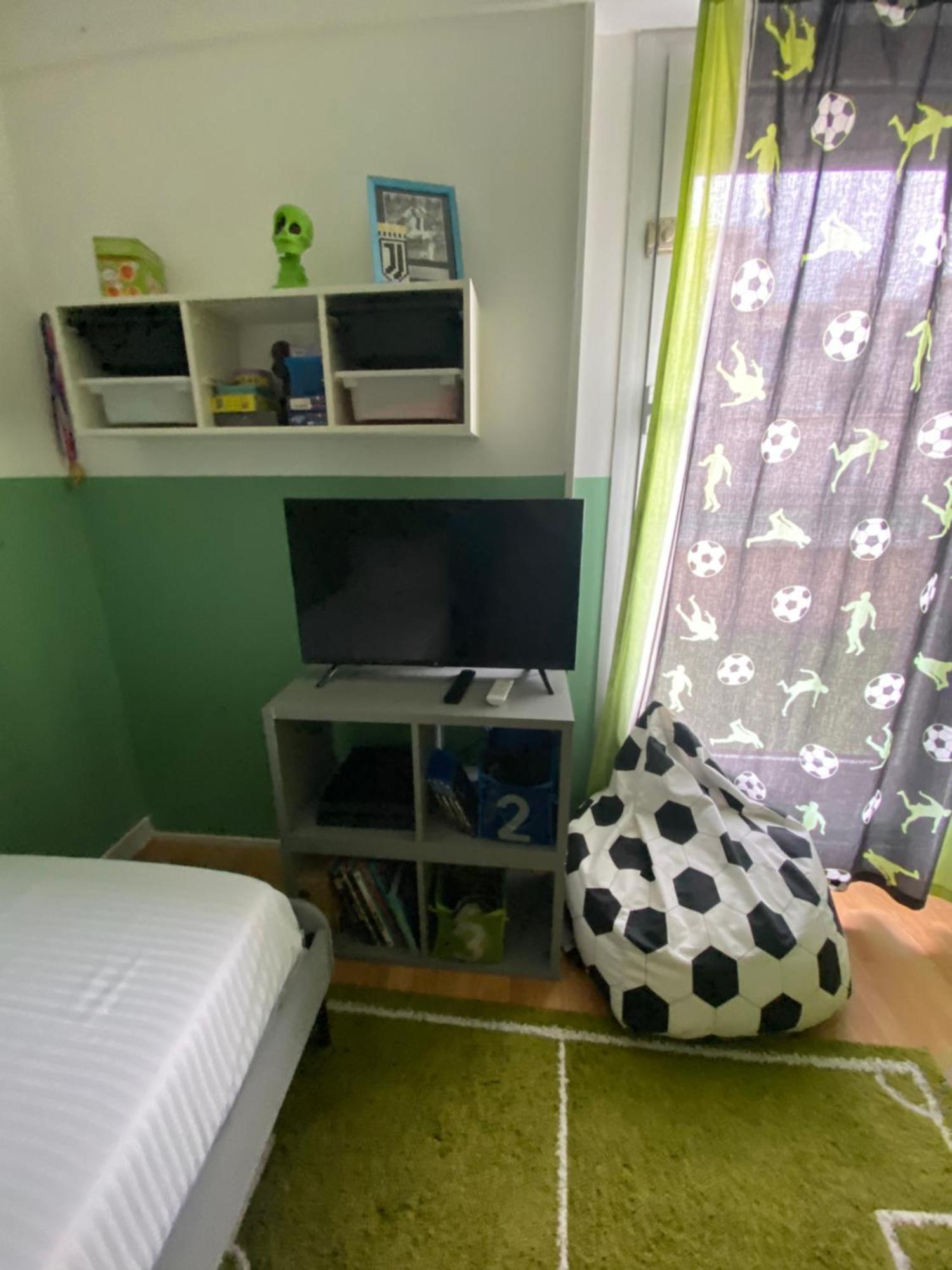 Familial 140 M2 13 *