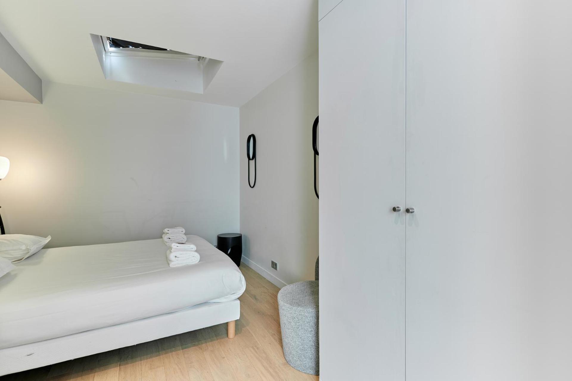 Apartment Porte Maillot Arc De Triomphe By Studio Prestige
