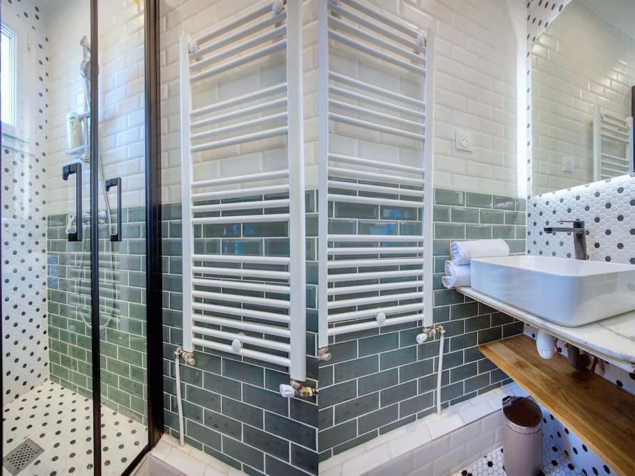 Parisian Gem: Heart Of The Latin Quarter- 2br Lift Appartement *