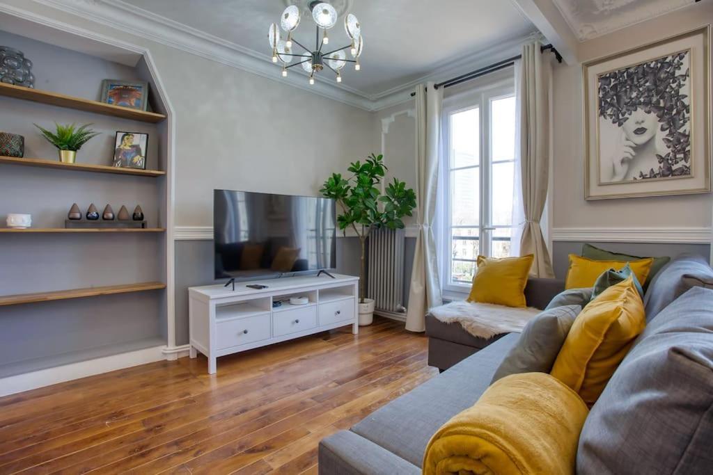 Parisian Gem: Heart Of The Latin Quarter- 2br Lift * Paris