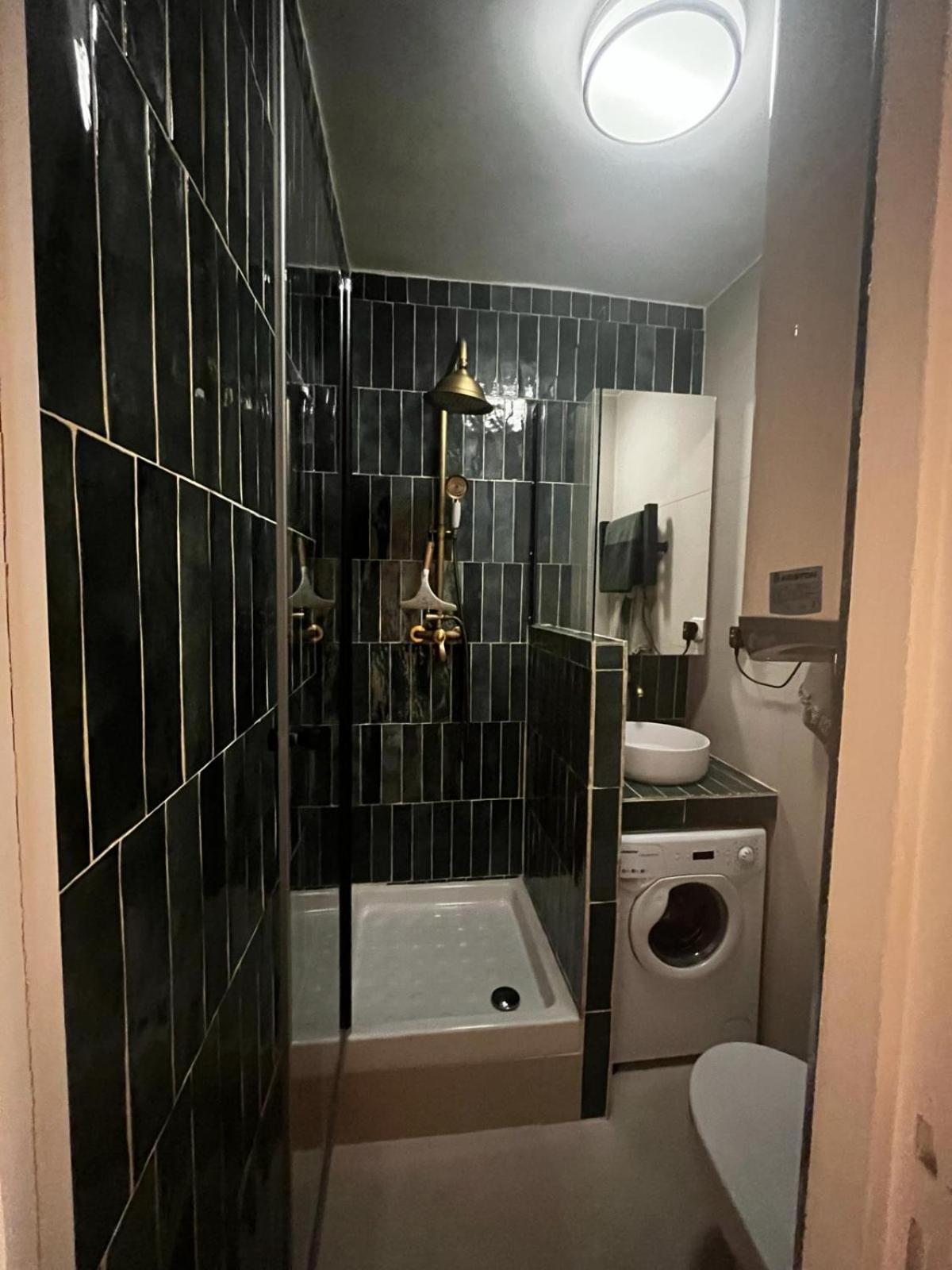 Apartment Vue Moulin Rouge Paris