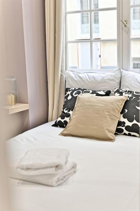 Place De La Nation Apartment
