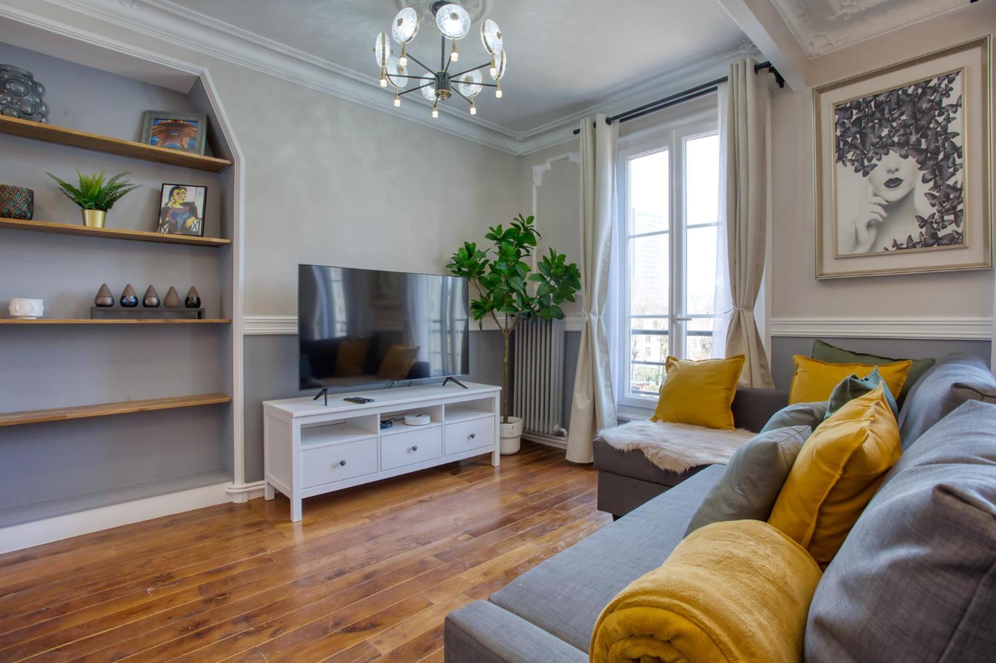 Parisian Gem: Heart Of The Latin Quarter- 2br Lift *