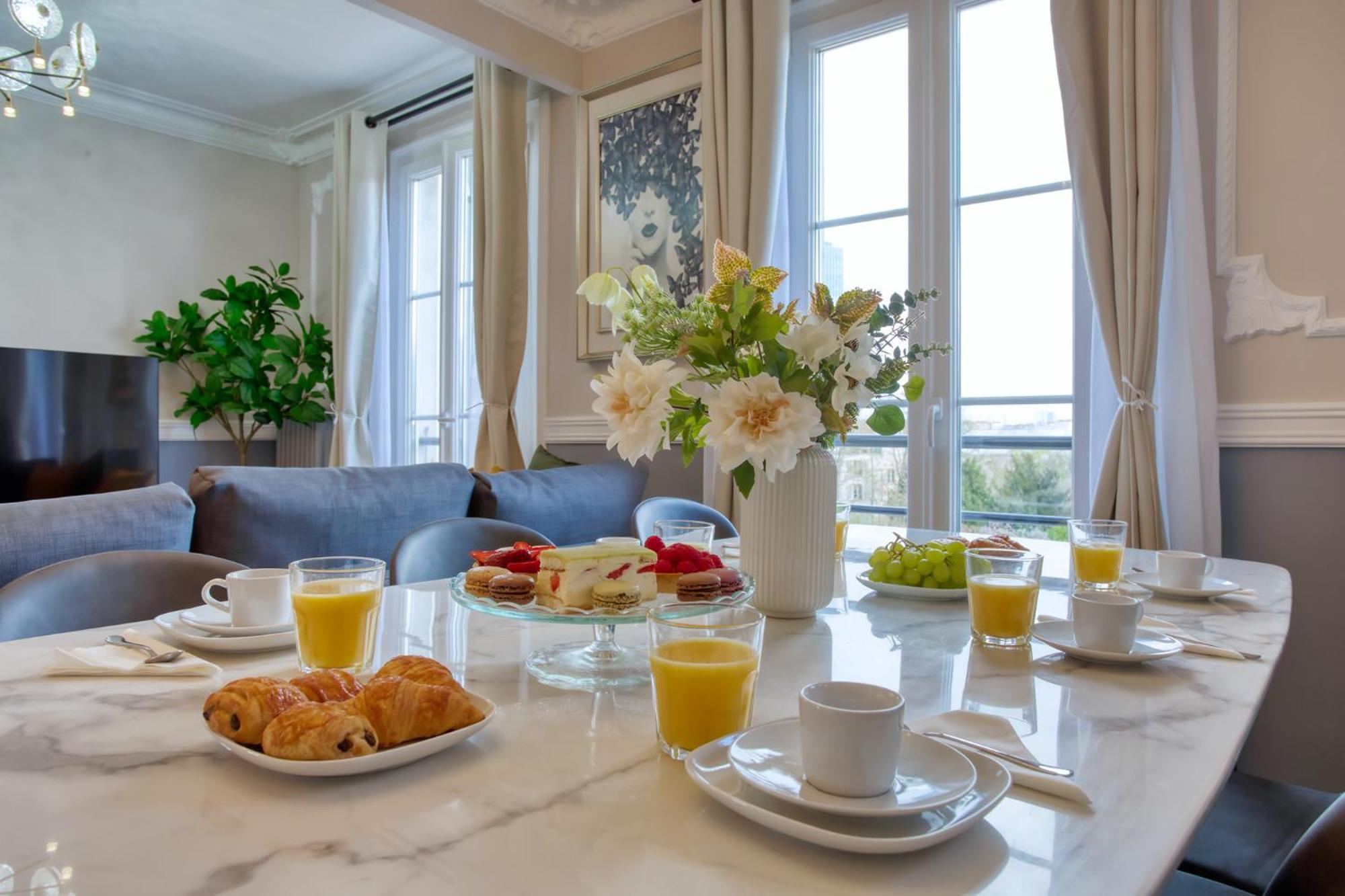 Parisian Gem: Heart Of The Latin Quarter- 2br Lift * Paris