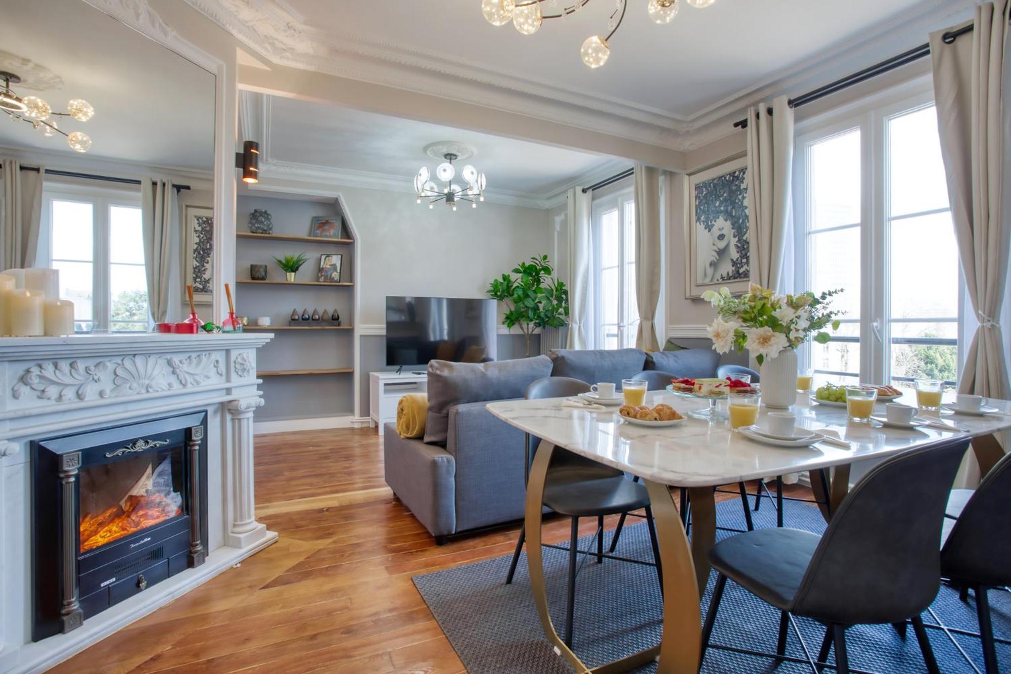 Parisian Gem: Heart Of The Latin Quarter- 2br Lift Appartement