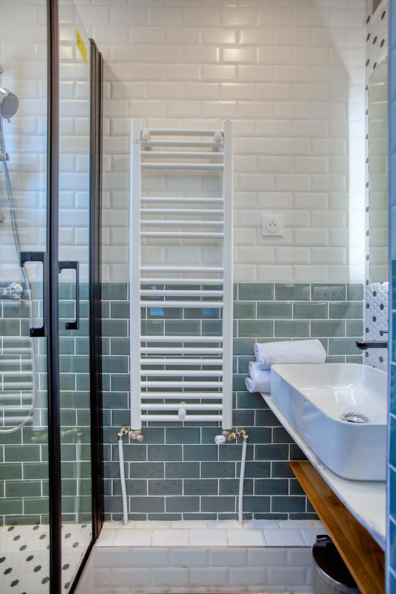 Parisian Gem: Heart Of The Latin Quarter- 2br Lift Paris