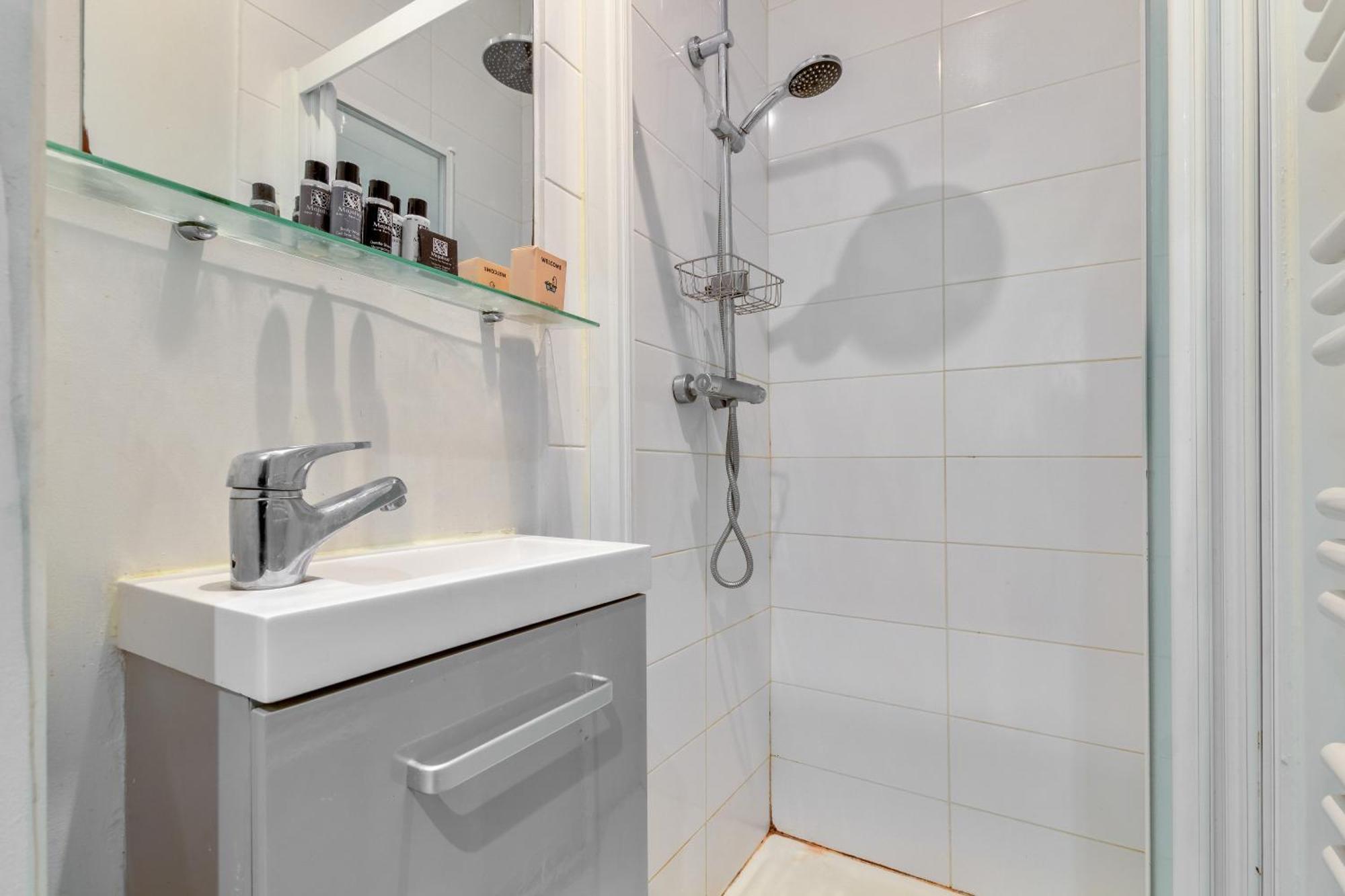 Appartement Marche Ordener - Refait A Neuf Proche Montmartre *