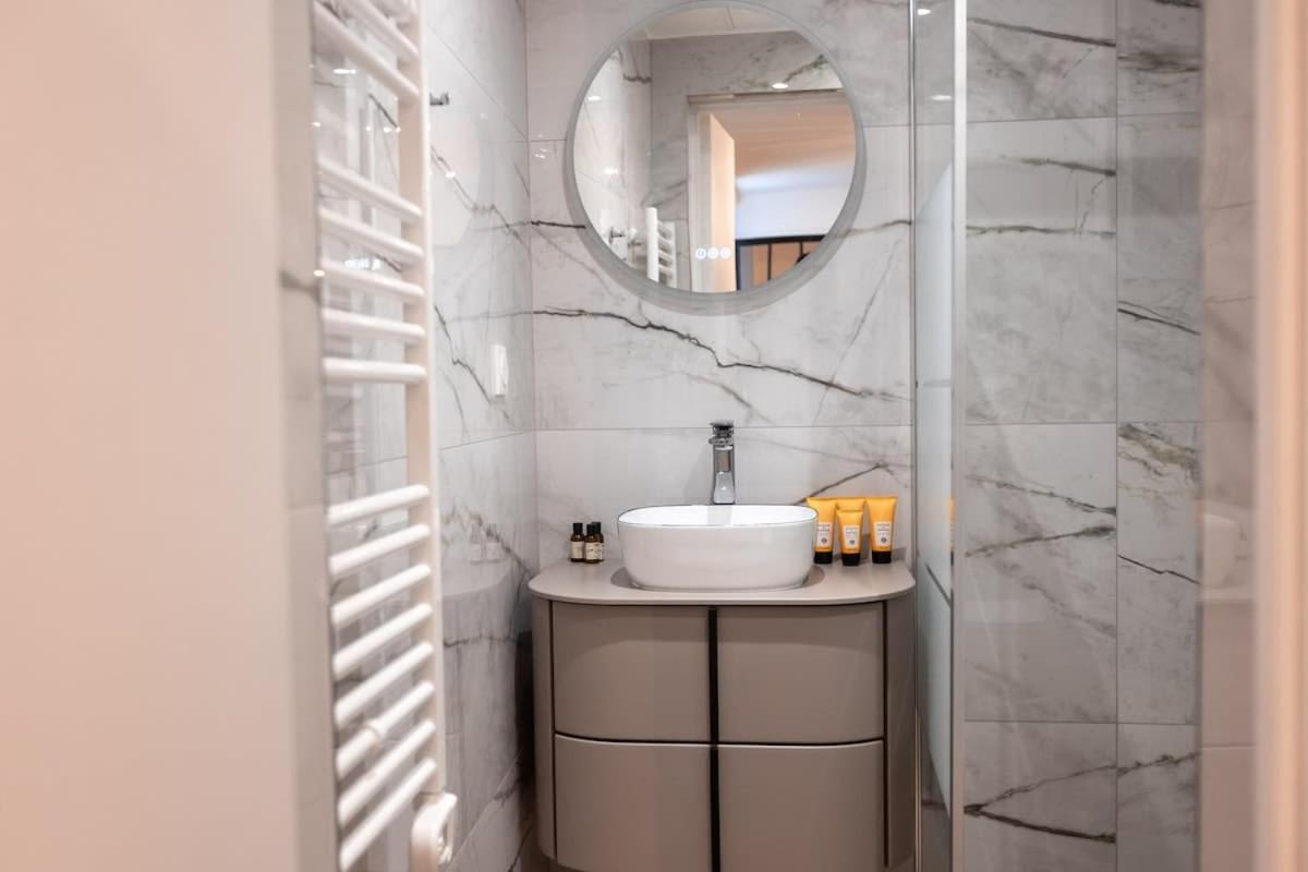 Rez De Chausse Dans Rue Pavee 4 Pers Nation Apartment