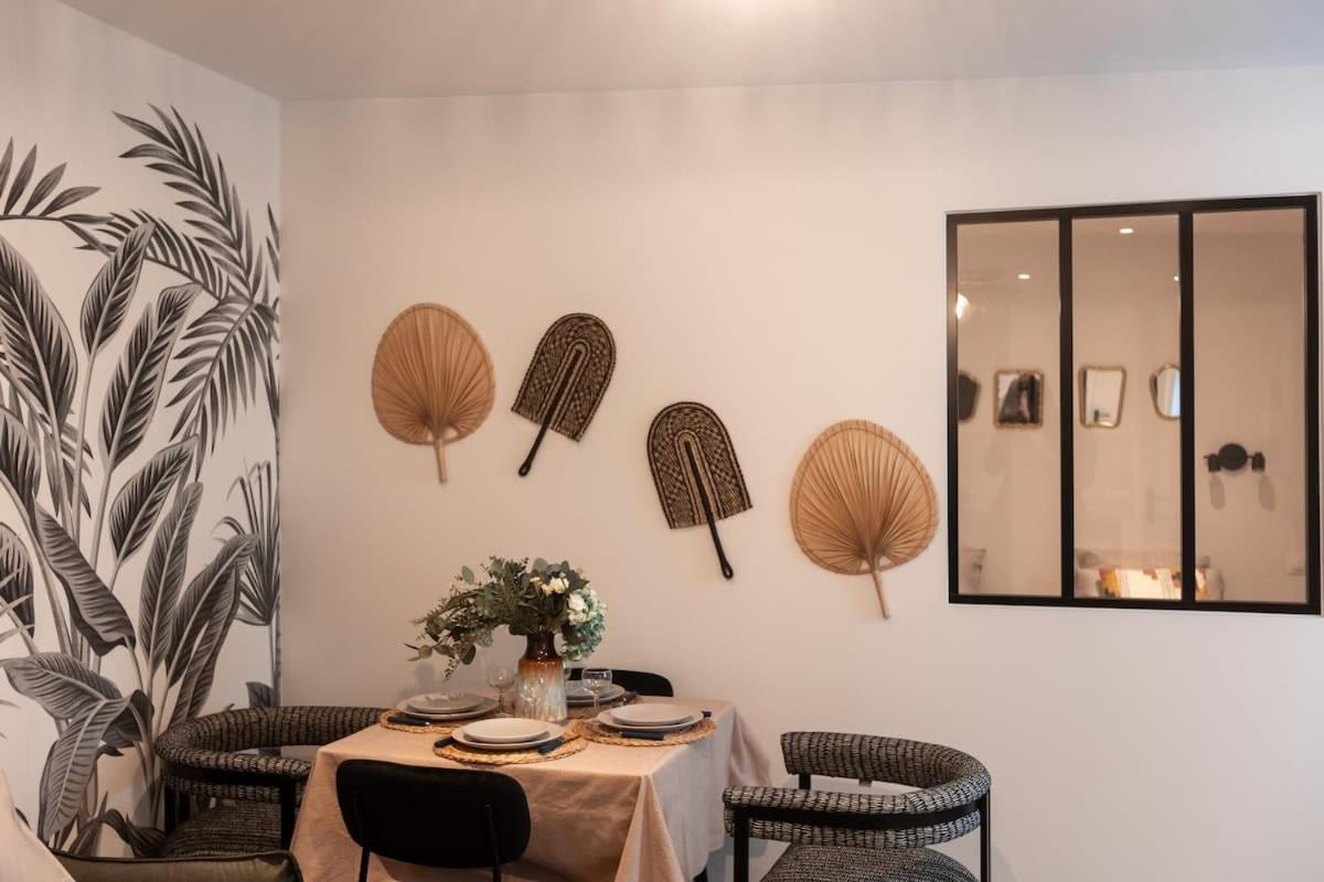 Apartment Rez De Chausse Dans Rue Pavee 4 Pers Nation Paris