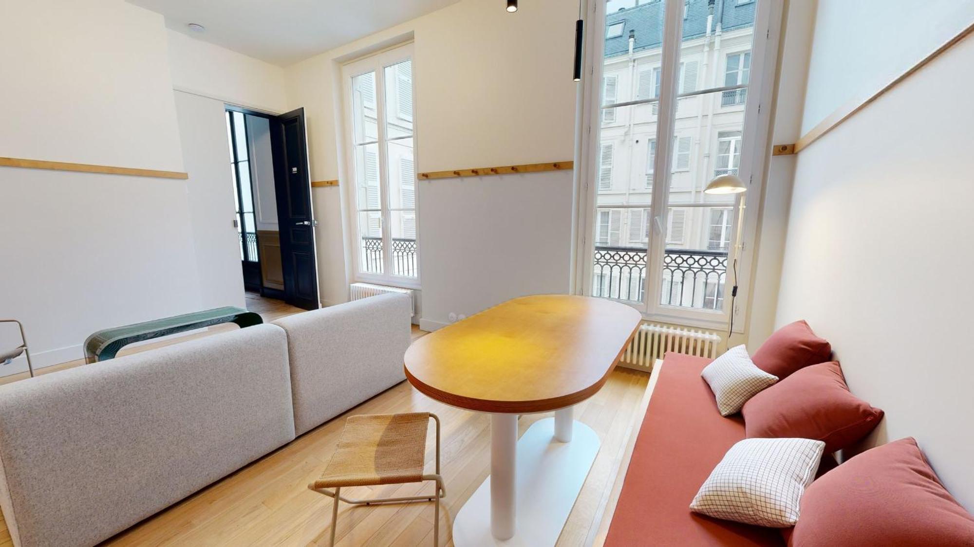 Cosy 2-bed Flat Near Moulin Rouge Apartment